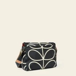 Fielder Crossbody - Linear Stem Liquorice 7 Fielder Crossbody - Linear Stem Liquorice -Orla Kiely Sales Store 23SELIN937 0040 FielderCrossbody LinearStemLiquorice2