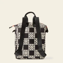 Axis Medium Backpack - Lattice Flower Tile Onyx -Orla Kiely Sales Store 24SELFT857 0012 AxisMediumBackpack LatticeFlowerTileOnyx3
