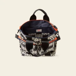 Axis Medium Backpack - Lattice Flower Tile Onyx -Orla Kiely Sales Store 24SELFT857 0012 AxisMediumBackpack LatticeFlowerTileOnyx4