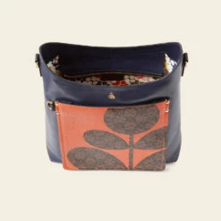 Carrymax Bucket Bag - Navy Puzzle Flower -Orla Kiely Sales Store 24SELLE835 4110 CarrymaxBucketBag NavyPuzzleFlowerEmblem4
