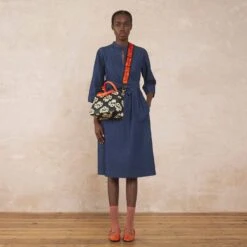 Block Medium Handbag - Posey Flower Midnight -Orla Kiely Sales Store 24SEPOF838 4100 BlockMediumHandbag PoseyPowerMidnight .model2