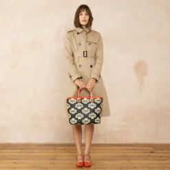 Smile Tote - Posey Flower Midnight -Orla Kiely Sales Store 24SEPOF866 4100 SmileTote PoseyPowerMidnight .model1