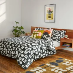 Cut Stem Bed Linen - Monochrome -Orla Kiely Sales Store cut stem monochrome main final