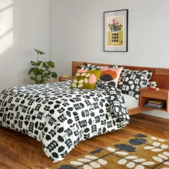 Cut Stem Bed Linen - Monochrome -Orla Kiely Sales Store cut stem monochrome main reverse final